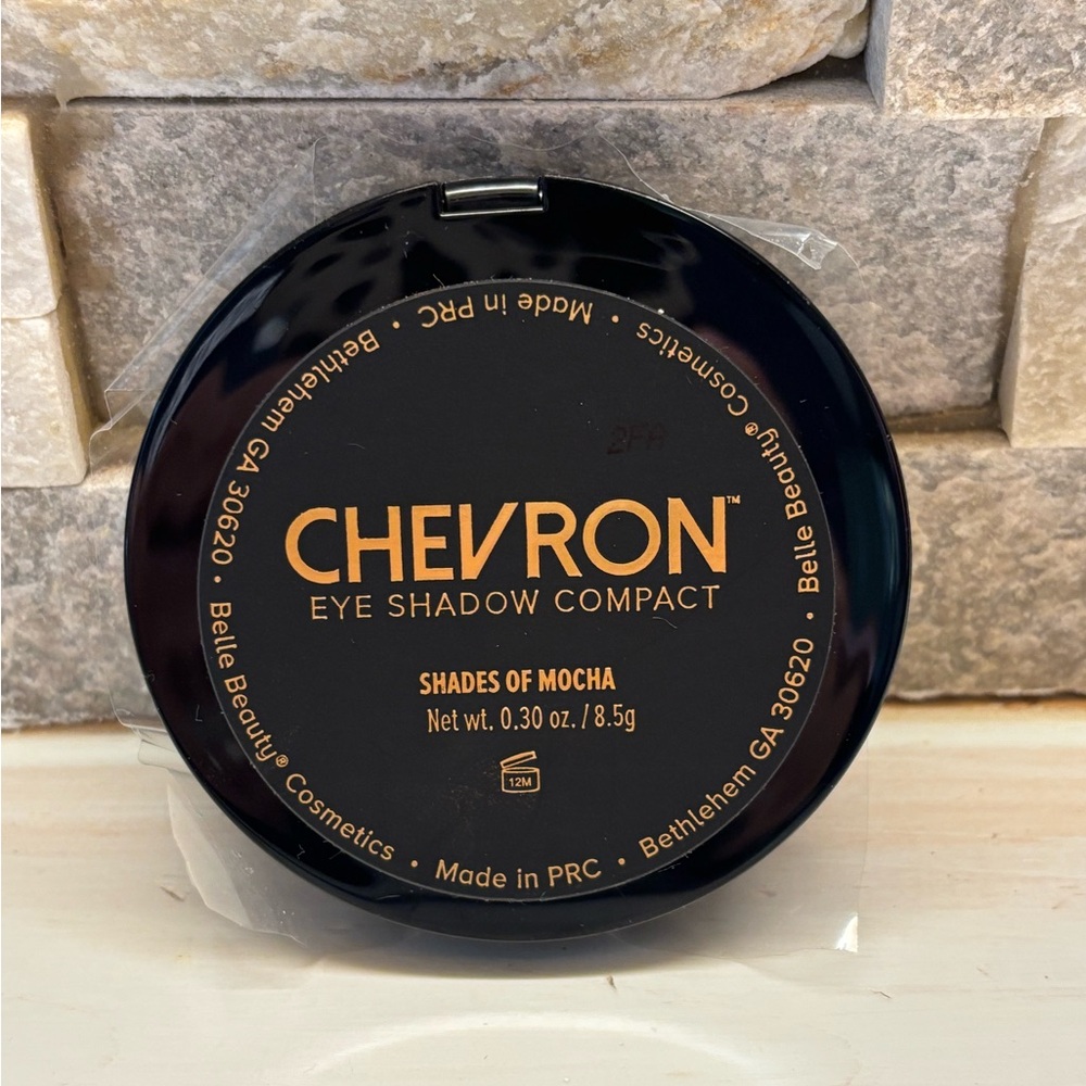 Cheveron Eye Shadow Compact - Shades of Mocha - Picture 3 of 3